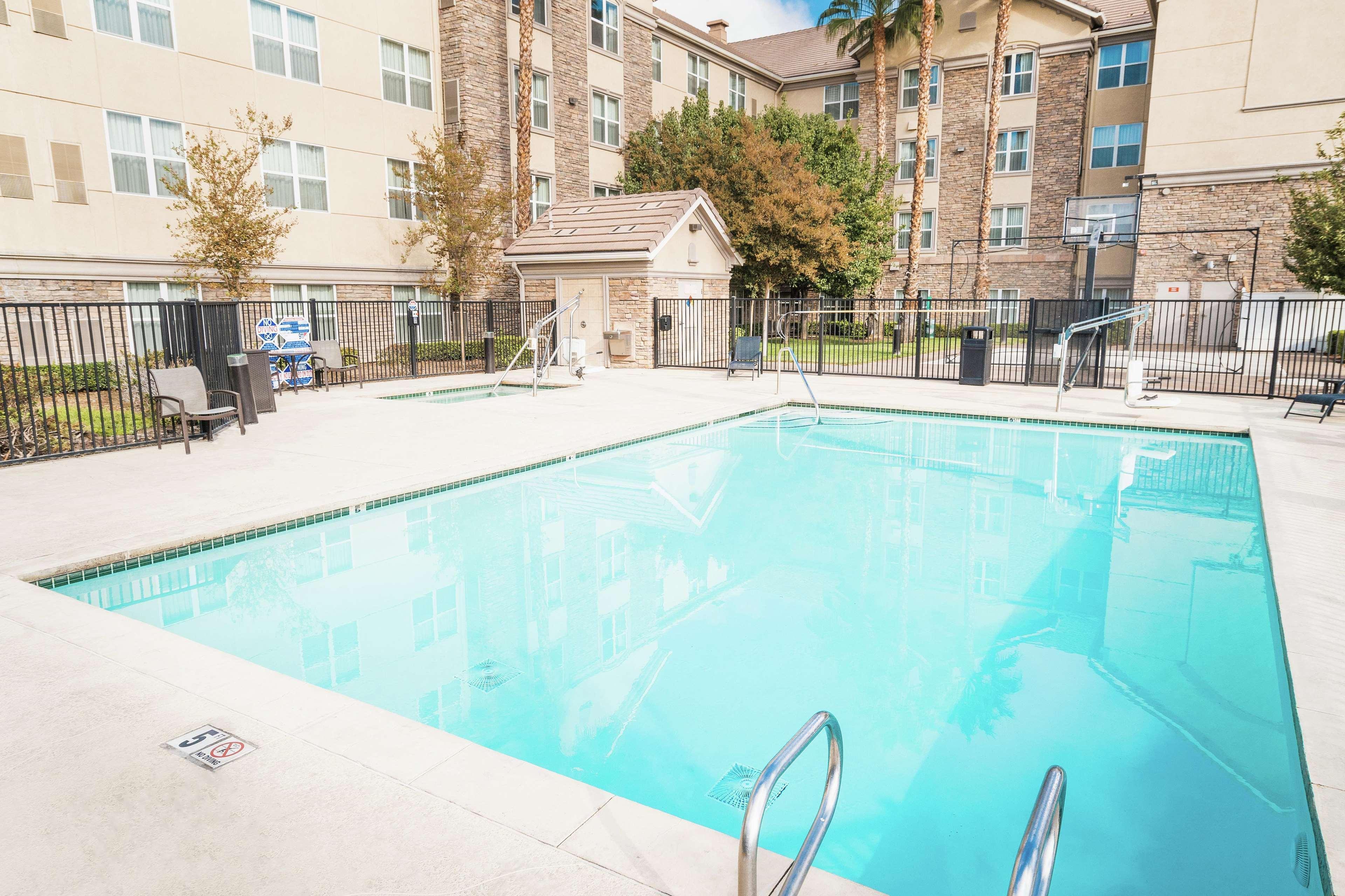 Homewood Suites By Hilton Ontario Rancho Cucamonga Bagian luar foto