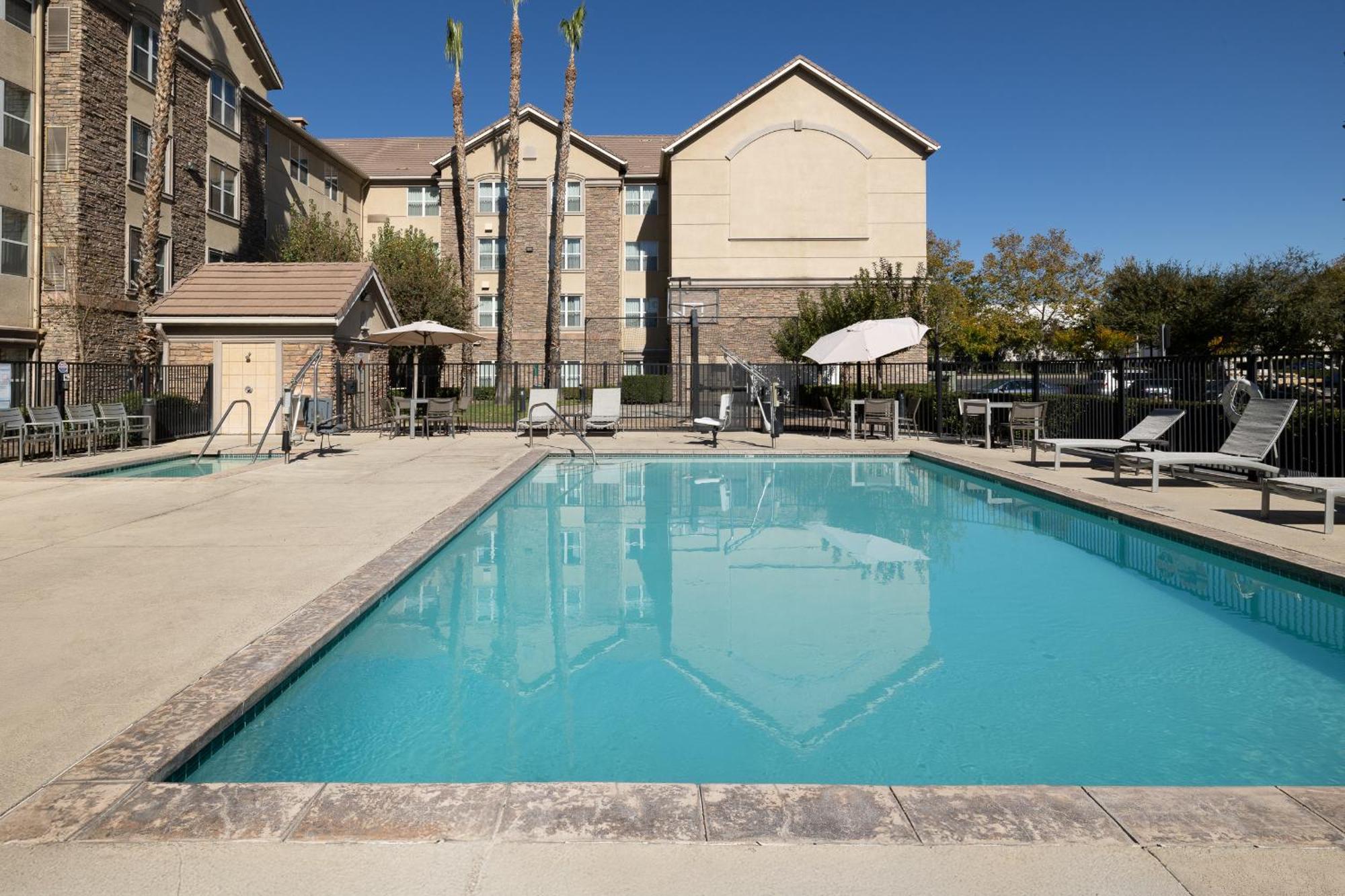 Homewood Suites By Hilton Ontario Rancho Cucamonga Bagian luar foto